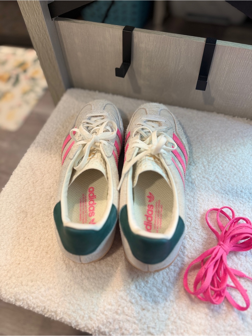 Adidas Gazelle Indoor Off White Lucid Pink Suede Sneakers JQ1096 Size 8-NWOT - Picture 4 of 11